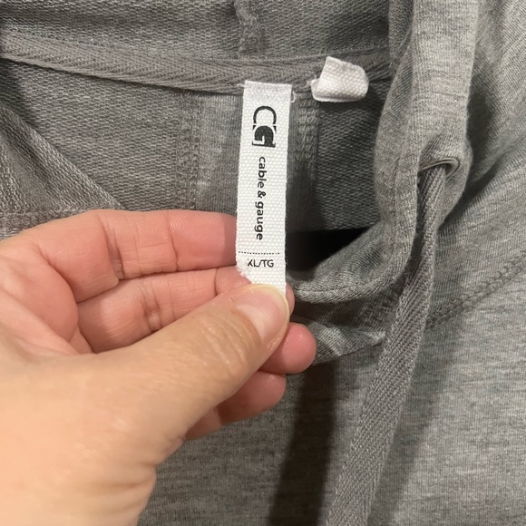 Cable & Gauge hoodie jogger dress with pockets - Picture 7 of 7